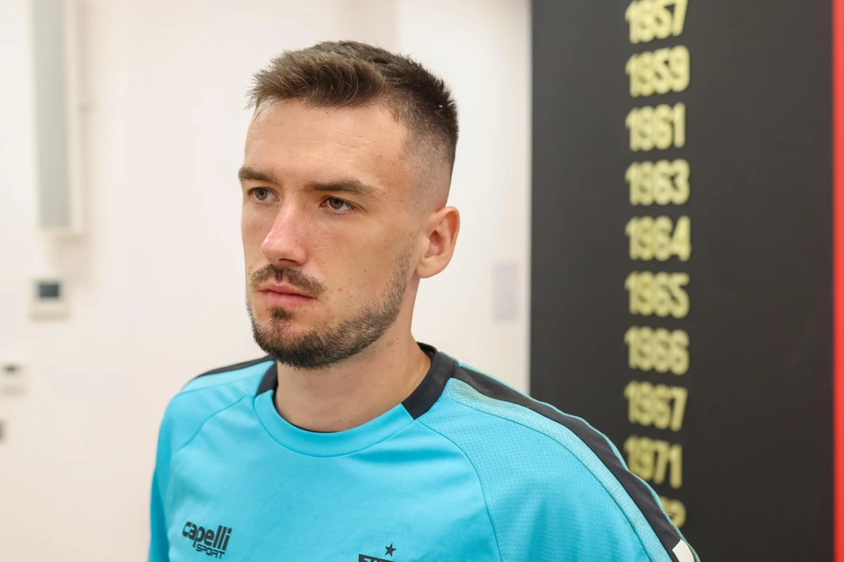 "Myślę, że jest to miejsce, z którego można by wypłynąć na szerokie wody. Jeżeli zagrałbym bardzo przyzwoity sezon i miałbym za sobą udane występy, to czemu nie" - mówi w rozmowie z Cezarym Dziwiszkiem z redakcji sportowej RMF FM bramkarz holenderskiego klubu NAC Breda Daniel Bielica. Opowiedział też o zbiórce dla powodzian, którą zorganizowali kibice klubu.