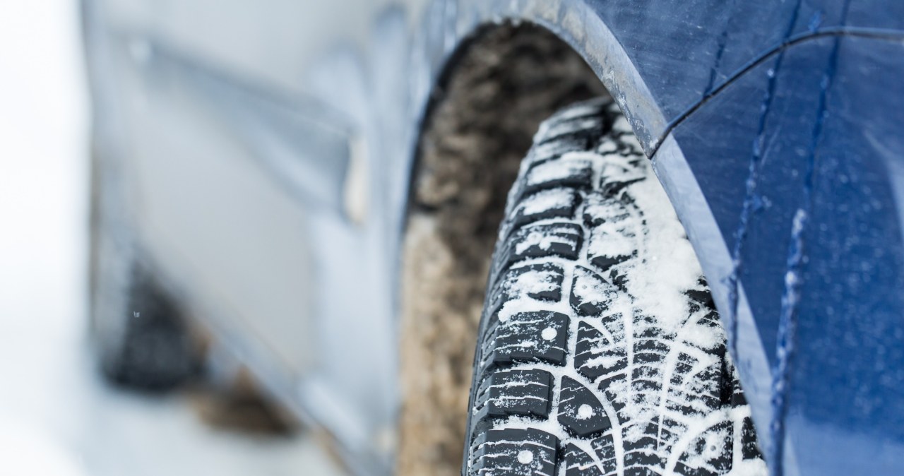 Opony zimowe obowiązkowe od 1 listopada. Kierowcy zapłacą fortunę