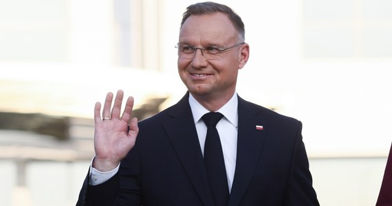 "Stosowny wniosek i stosowne dokumenty z kancelarii premiera nie przyszły" - powiedział Andrzej Duda, odnosząc się do zapowiedzianej w piątek przez Donalda Tuska nominacji Marcina Kierwińskiego na pełnomocnika rządu ds. odbudowy po powodzi. Prezydent dodał, że w piątek Pałac Prezydencki otrzymał "sygnał" z kancelarii premiera, by przygotować się do tej nominacji jak najszybciej.