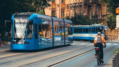 Bezpłatna komunikacja miejska w Krakowie i Tarnowie. Pociągi regionalne za złotówkę