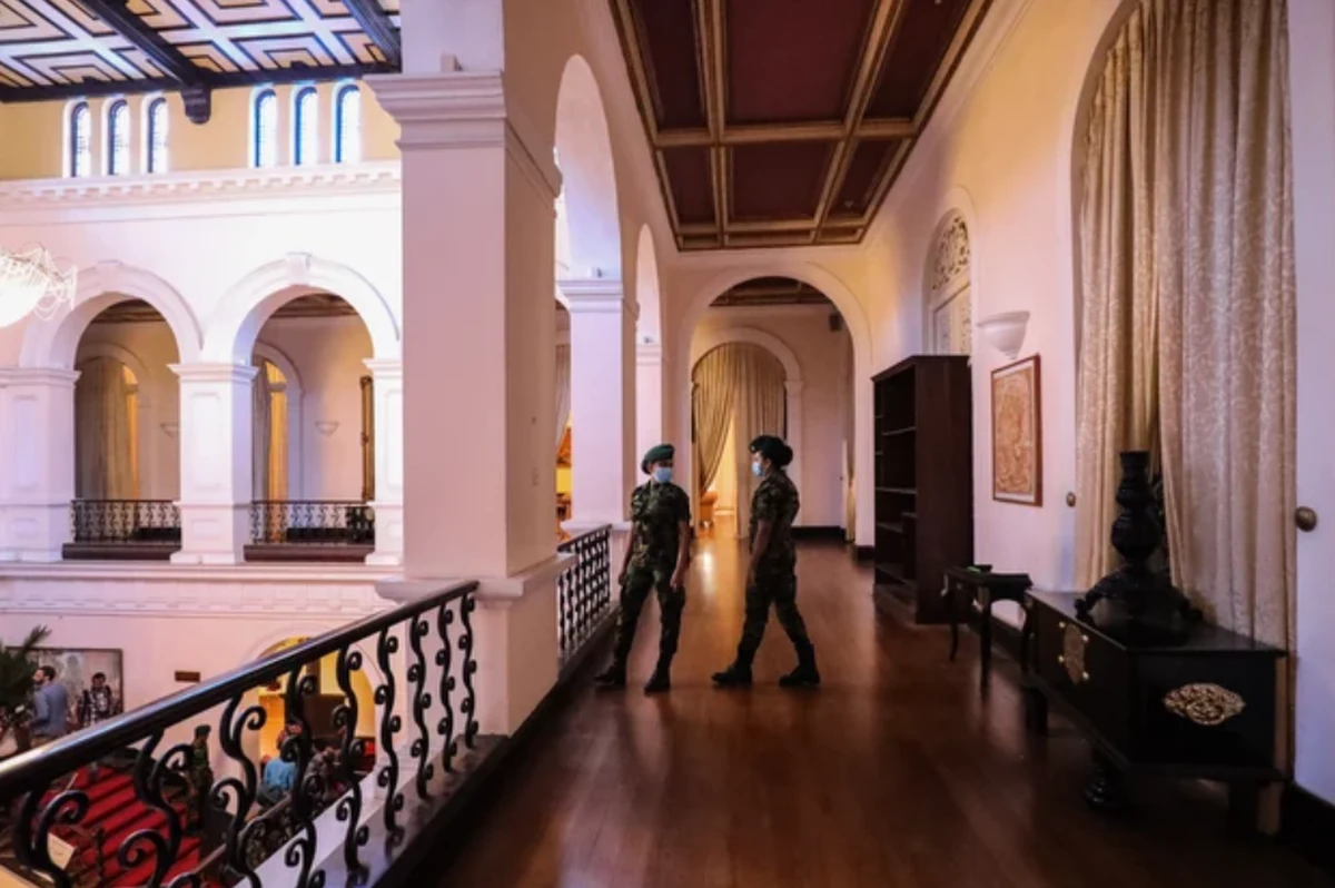 Po raz pierwszy w historii wybory prezydenckie na Sri Lance rozstrzygnęły się w drugiej turze. Zmierzyli się w niej Anura Kumara Dissanayake o poglądach marksistowskich i lider opozycji Sajith Premadasa.