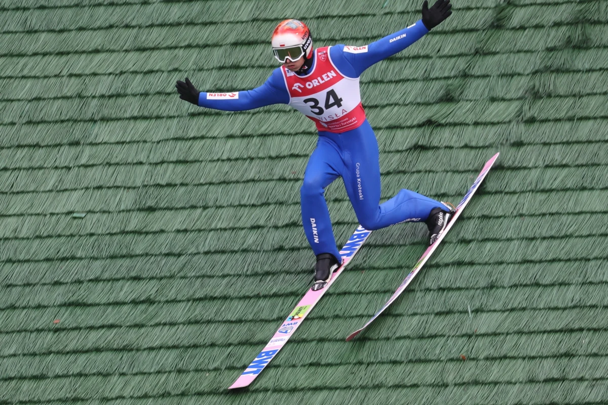 Paweł Wąsek wygrał niedzielne zawody Letniej Grand Prix na normalnej skoczni w Rasnovie. 25-latek zaliczył drugi triumf z rzędu w zmaganiach cyklu elity na igielicie. Nowym liderem klasyfikacji generalnej został Włoch Alex Insam.