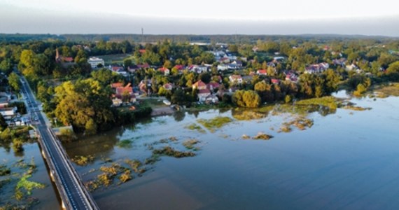 W związku z falą wezbraniową na Odrze wprowadzono zakaz lotów cywilnych w bezpośredniej odległości od rzeki. Komunikat w tej sprawie wydała Komenda Główna Państwowej Straży Pożarnej. 