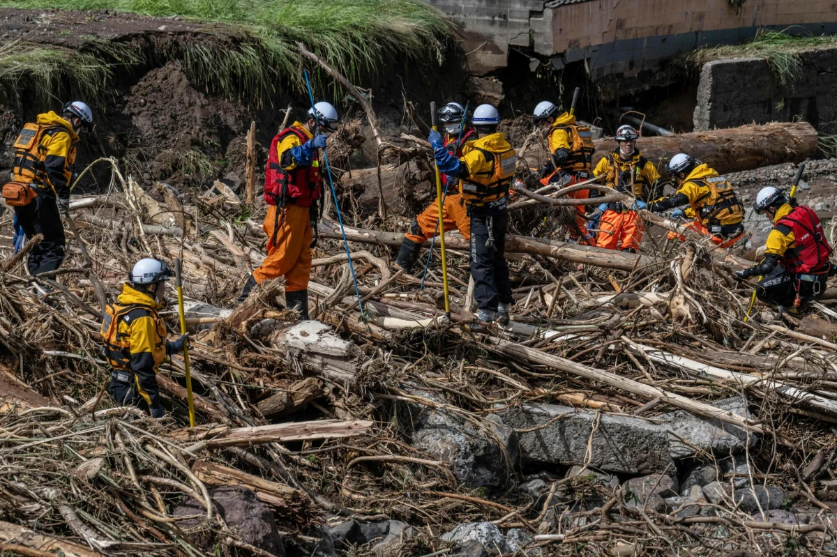 W wyniku powodzi i osunięć ziemi, które nawiedziły środkową Japonię, w ciągu ostatnich dwóch dni zginęło 6 osób zginęło, a 10 uznano za zaginione - poinformowały w poniedziałek lokalne media. Ulewne deszcze w regionie Noto spowodowały ogromne szkody na obszarach zniszczonych przez trzęsienie ziemi, do którego doszło w Nowy Rok.