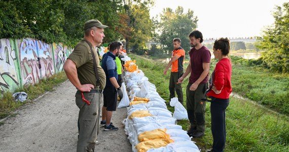 Na terenach Polski objętych powodzią pracują strażacy, policjanci czy wojsko, ale także harcerze. Na tyle, na ile mogą, starają się pomagać najbardziej potrzebującym. Członkowie ZHP i ZHR są kierowani do najbrudniejszej pracy przy uprzątaniu zalanych miejsc. Służą również wsparciem psychologicznym najmłodszym.