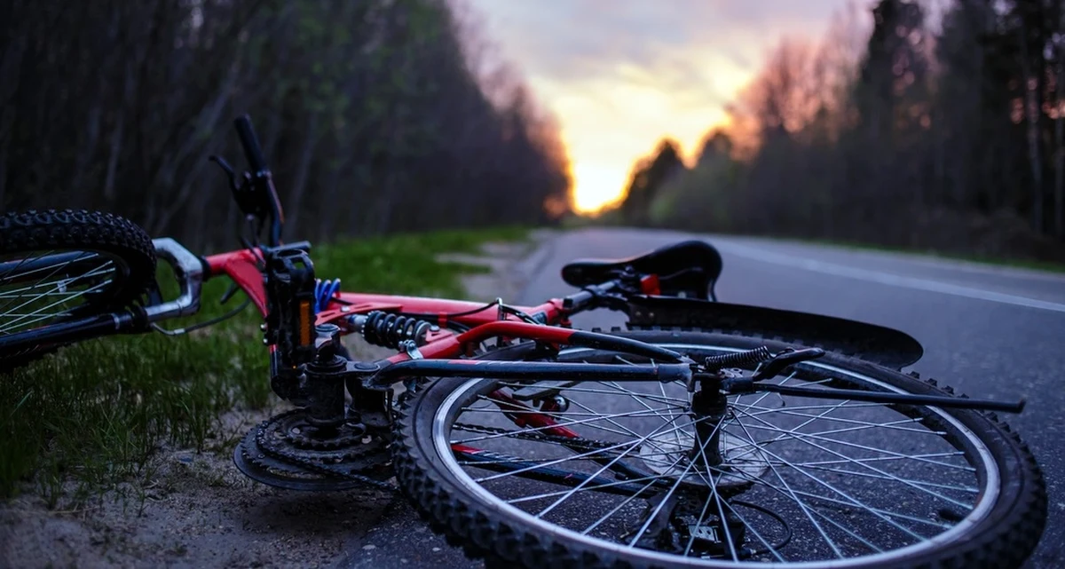 14-letni rowerzysta został potrącony przez auto osobowe w Łyszkowicach w woj. łódzkim. Chłopiec trafił do szpitala. 