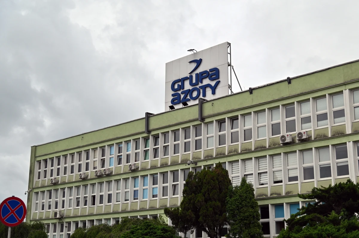 Grupa Azoty złożyła zawiadomienie do prokuratury o podejrzeniu popełnienia przestępstwa. Dotyczy działań na szkodę spółki w zakresie umów sponsoringowo-reklamowych i umów darowizn. Straty oceniono na ponad 5,2 mln zł.