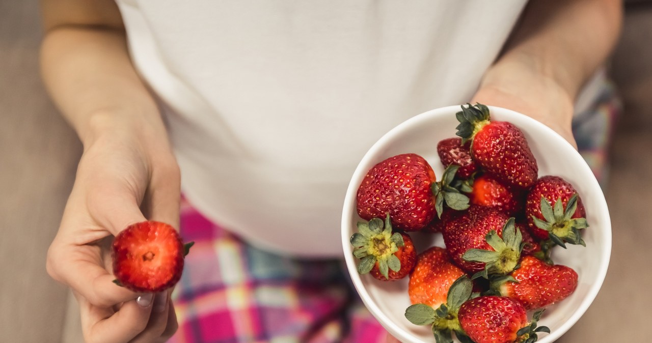 Tak usuniesz plamy po truskawkach. Nie ma prostszego i tańszego sposobu