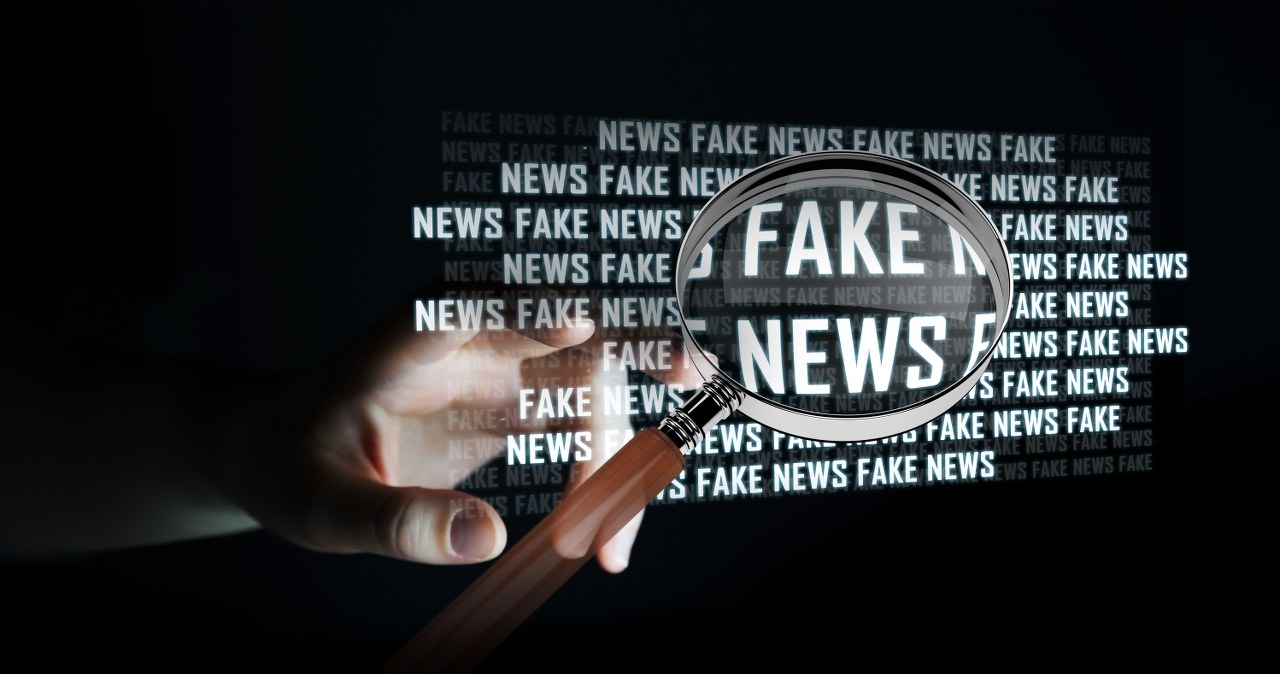 Fact-checking w dobie AI. Jak weryfikować fake newsy?