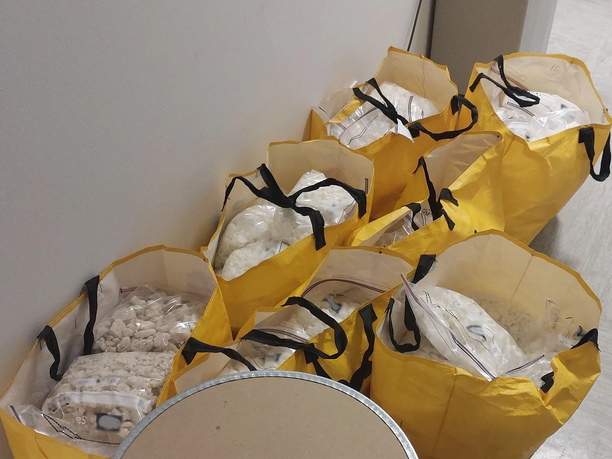 Funkcjonariusze straży granicznej i Krajowej Administracji Skarbowej zatrzymali w Polsce 42-letniego Ukraińca, który przywiózł z Hiszpanii dużą ilość narkotyków. 122 kg substancji psychoaktywnej o nazwie 4-EMC są według śledczych warte ponad 6 mln zł.