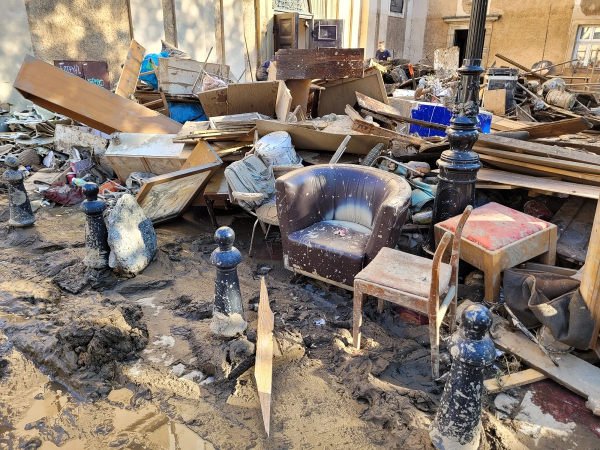 Ponad 100 żołnierzy 5 Pułku Chemicznego z Tarnowskich Gór rozpoczęło działania na terenach, z których ustępuje powódź. Ich głównym zadaniem jest odkażanie zanieczyszczonych obiektów i terenów.