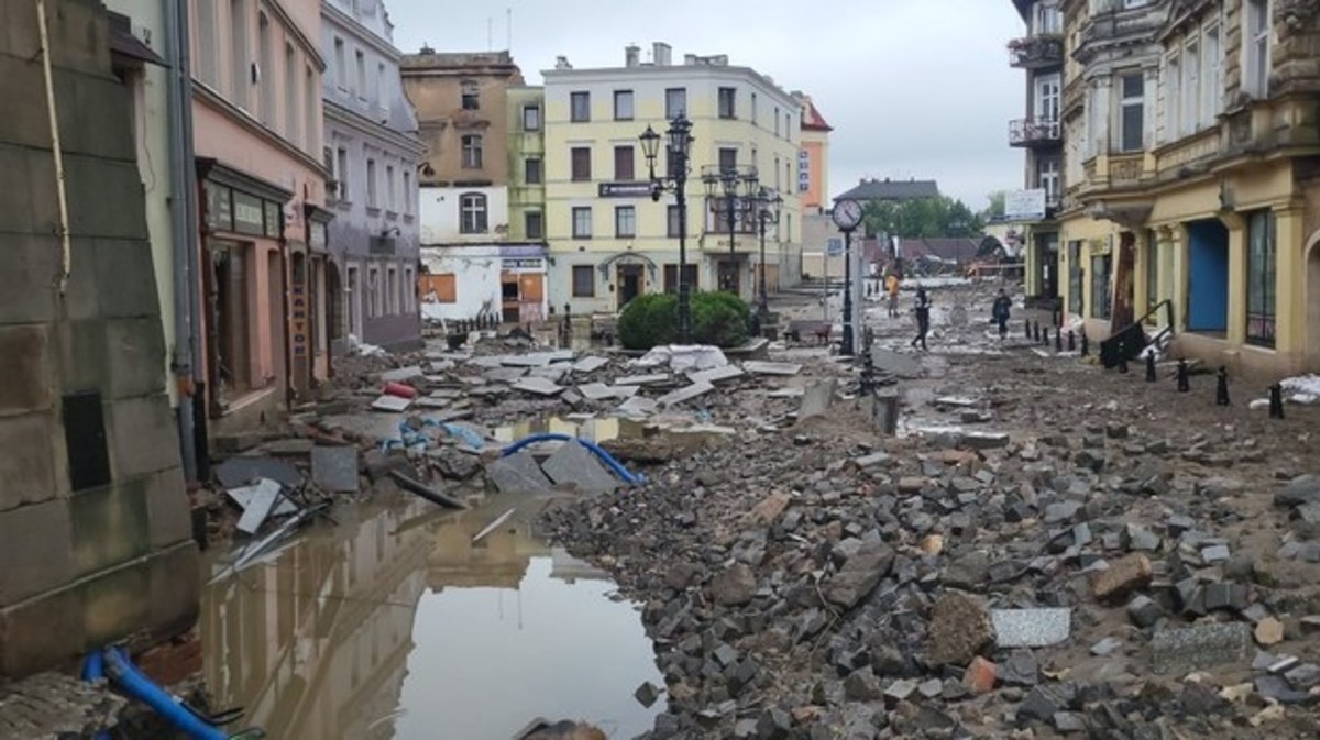 Sopot jest przygotowany na przyjęcie 55 uczniów i ich opiekunów z Kłodzka. To kolejna grupa uczniów, która wyjeżdża z terenów powodziowych na "zielone szkoły". Budynki ponad 200 szkół są na tyle zniszczone, że nie można w nich organizować lekcji. 