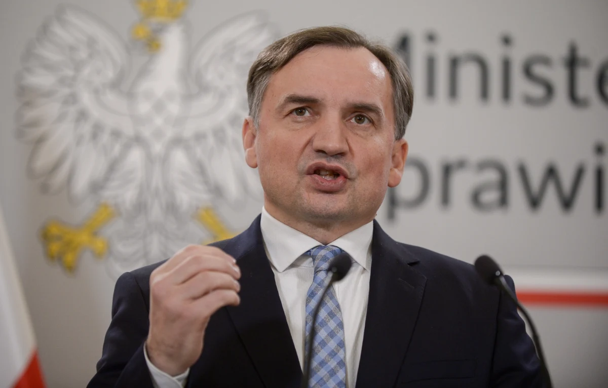 "Niebawem wyznaczymy termin na przesłuchanie Zbigniewa Ziobry. Do komisji wpłynęła opinia biegłego lekarza w sprawie możliwości przesłuchania byłego ministra sprawiedliwości" - poinformowała PAP szefowa komisji śledczej ds. Pegasusa Magdalena Sroka (PSL-TD).