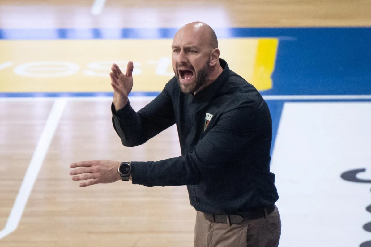 W sobotę rusza nowym sezon Pekao S.A. I Ligi koszykarzy. Rozpocznie go mecz zespołów, które w poprzednich rozgrywkach biły się o brąz. SKS Fulimpex Starogard Gdański zmierzy się z GKS-em Tychy. Ubiegły sezon na trzeciej pozycji skończyli koszykarze z Górnego Śląska. "Jak długo śledzę i pracuję tutaj, to I liga nie była dawno tak wyrównana. Nie potrafię wskazać, kto powinien zagrać w play-off i kto może spaść z ligi" – mówi trener koszykarzy GKS-u Tychy Tomasz Jagiełka, z którym u progu nowego sezonu rozmawiał Wojciech Marczyk z redakcji sportowej RMF FM. 