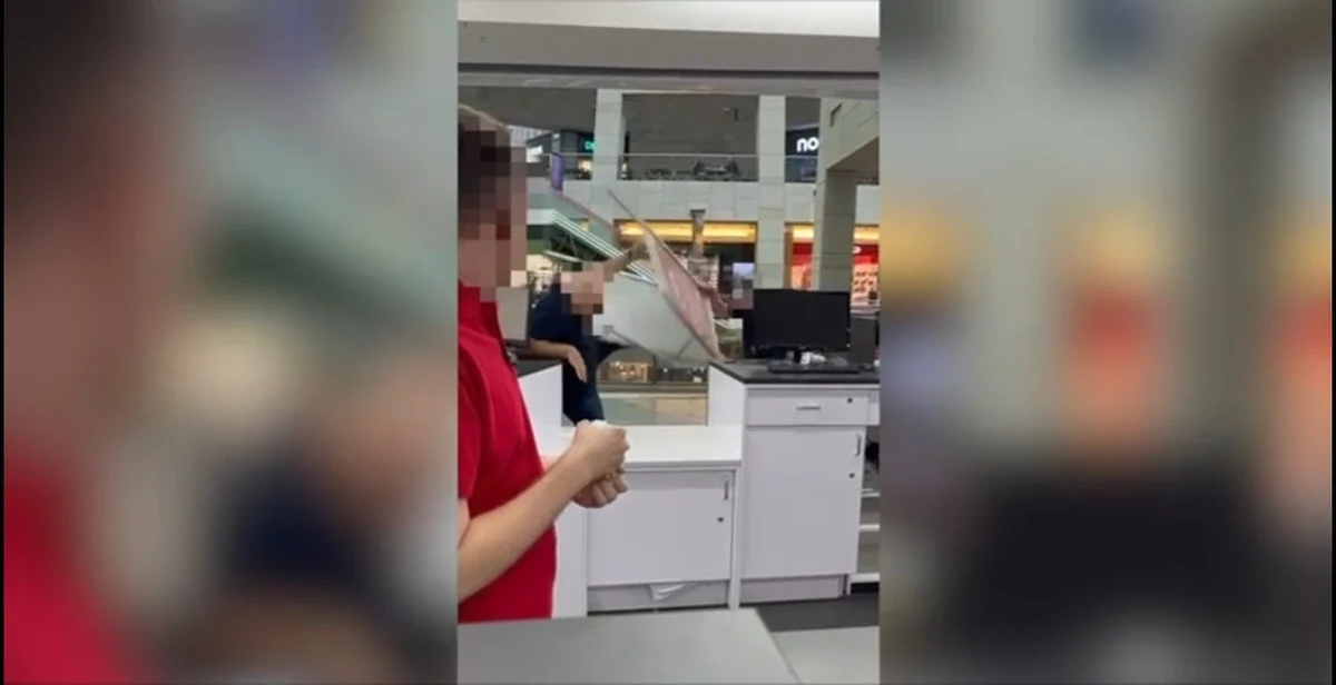 Ochroniarza ze sklepu w jednej z galerii handlowych w centrum Warszawy, który pobił klienta, zatrzymali śródmiejscy policjanci. 55-letni Gruzin odpowie też za groźby oraz znieważenia Polaka na tle narodowościowym. 