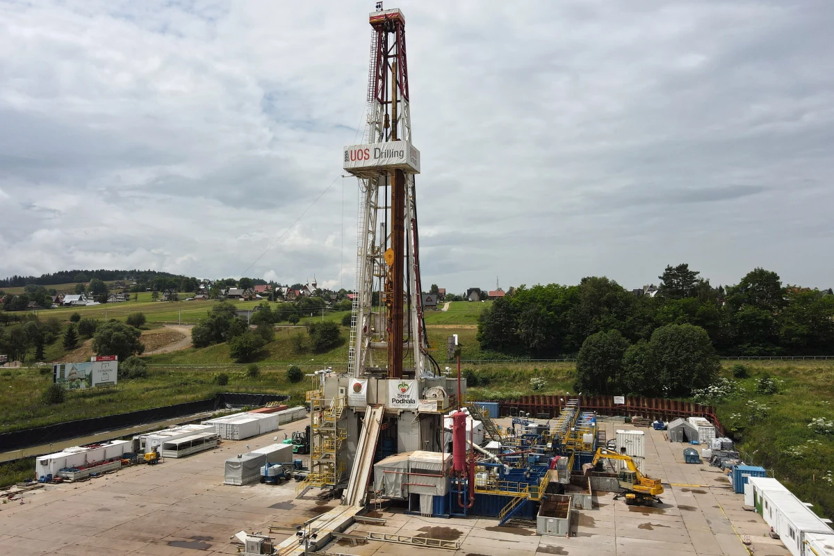 Na głębokości 6 tys. 96 m zerwał się przewód główny odwiertu geotermalnego w Szaflarach. To już trzeci przestój w pracach nad najgłębszym w Polsce tego typu odwiercie. 