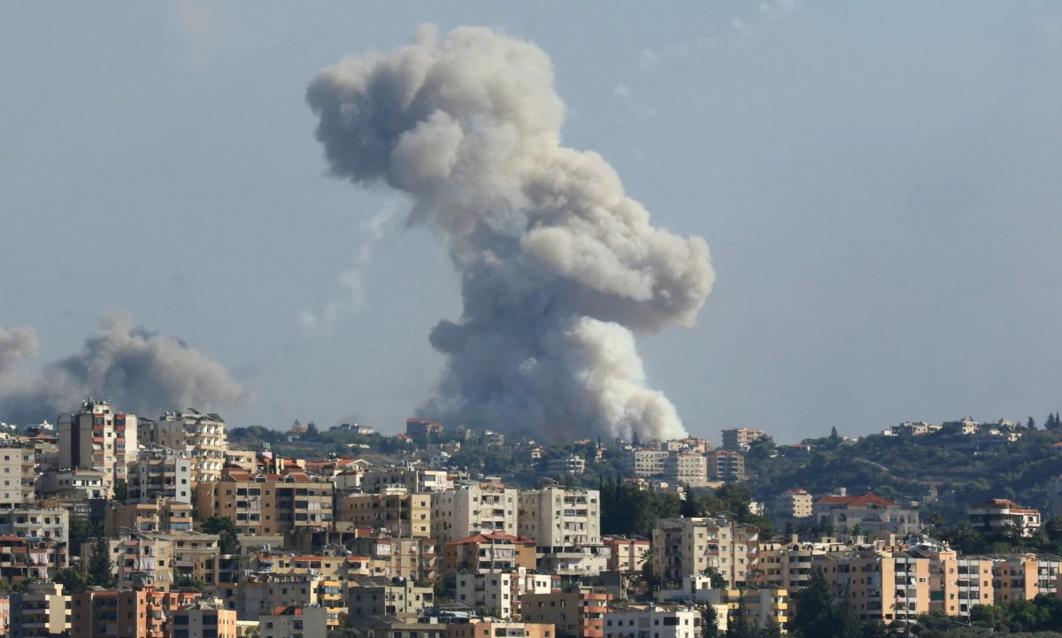 W polskim kontyngencie wojskowym w Libanie stan gotowości został podniesiony. Jesteśmy w koordynacji z ONZ i będziemy podejmować stosowne decyzje - powiedział wicepremier, szef MON Władysław Kosiniak-Kamysz. Pytany, czy możliwa jest ewakuacja polskich żołnierzy, odparł, że "każdy scenariusz jest rozważany".