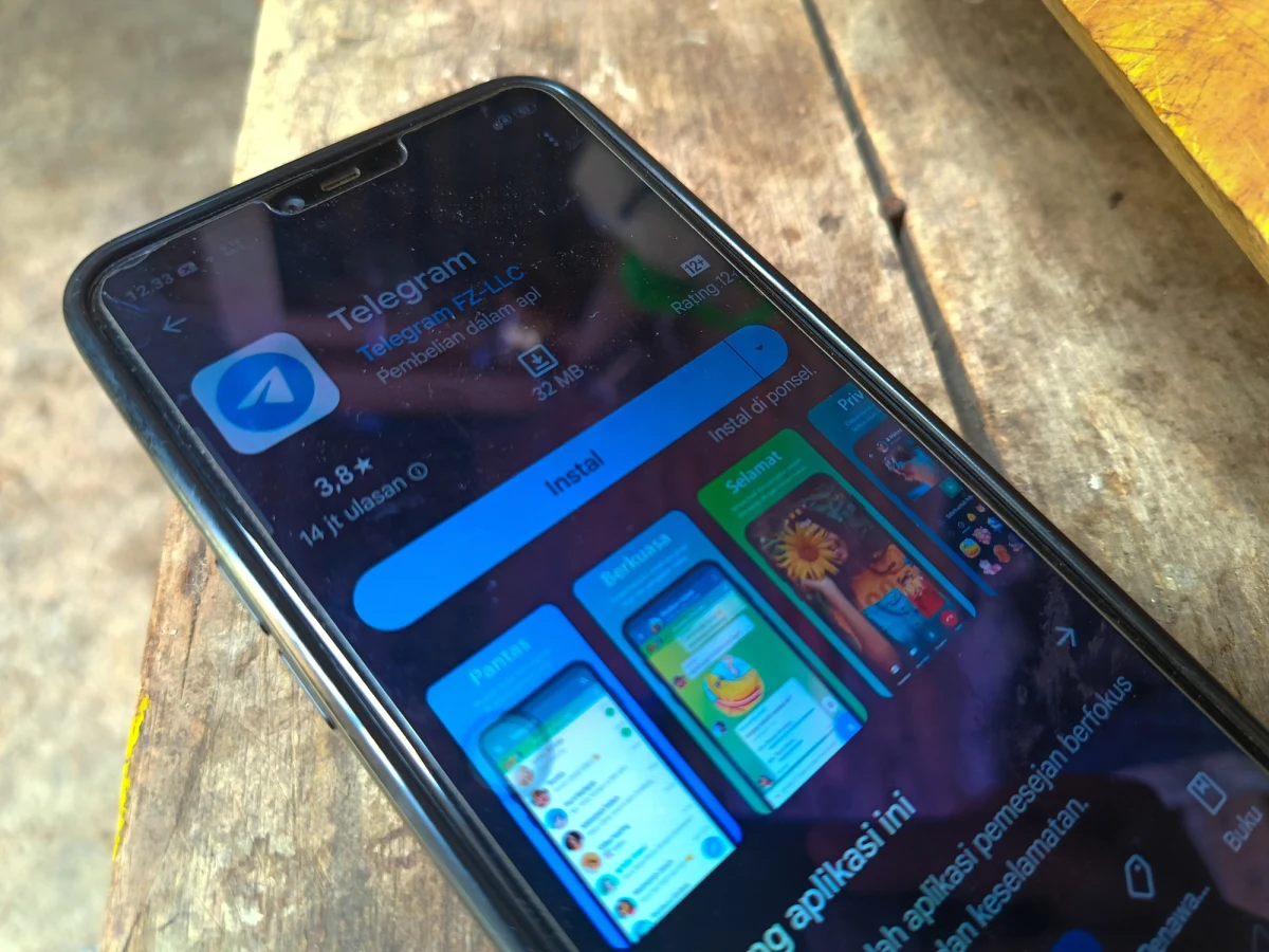 "Telegram zapowiedział, że będzie przekazywać władzom adresy IP i numery telefonów użytkowników serwisu w razie wydania wobec nich nakazów rewizji lub innych wniosków prawnych" – poinformowała we wtorek stacja BBC. Te zmiany "powinny zniechęcić przestępców" - powiedział prezes Telegramu Paweł Durow.