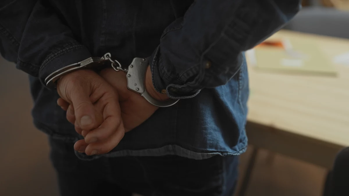 Zarzut usiłowania porwania usłyszał we wtorek 38-letni mieszkaniec Warszawy. W poniedziałek rano w Ciechanowie mężczyzna potrącił jadącego na rowerze 11-latka, a potem próbował wciągnąć go do samochodu. Jak ustalił reporter RMF FM Krzysztof Zasada, 38-latek nie jest spokrewniony z dzieckiem. Podczas przesłuchania odmówił składania wyjaśnień. Grozi mu do 15 lat więzienia. 