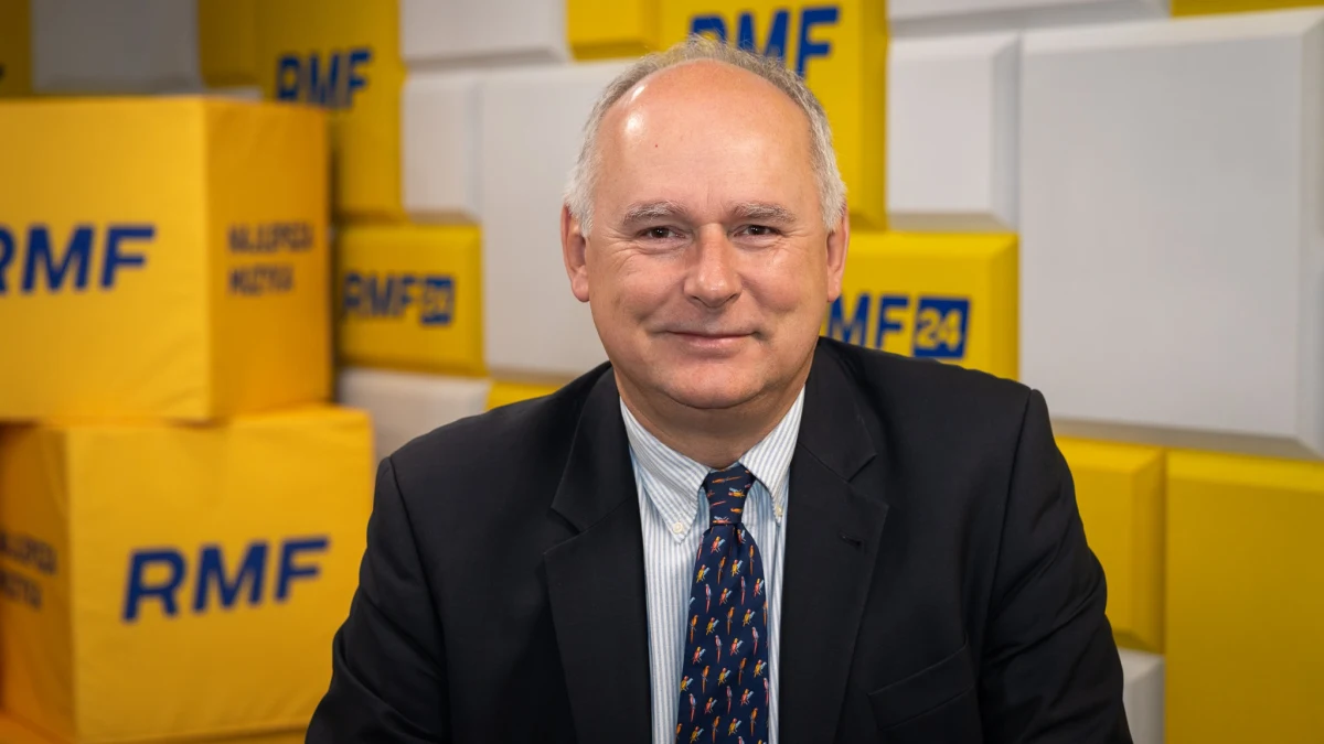 "Cieszę, że liderzy koalicji, pan premier Tusk, zamiast szukać wśród najlepszych swoich ministrów kozłów ofiarnych, zajmują się przygotowaniem ważnej ustawy o pomocy dla powodzian" – powiedział w Porannej Rozmowie w RMF FM wiceminister obrony narodowej Paweł Zalewski. Polityk skomentował tym samym zamieszanie wokół minister klimatu i środowiska Pauliny Hennig-Kloski, której słowa o niskooprocentowanych pożyczkach dla powodzian wzbudziły oburzenie nawet wśród koalicyjnych kolegów. Gość Robert Mazurka zabrał głos także m.in. w sprawie kwestii Wołynia i żołnierzy WOT.