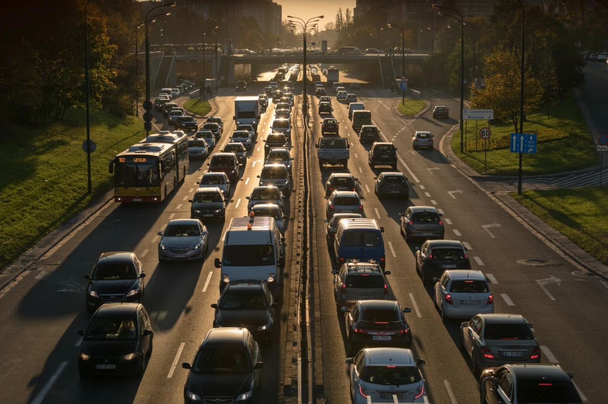 "Od 1 stycznia 2025 roku kierowców w Polsce czekają rekordowe kary za brak obowiązkowego ubezpieczenia OC" - pisze "Dziennik Gazeta Prawna". Wzrost kar jest pokłosiem wyższej płacy minimalnej, która od 1 stycznia nowego roku wyniesie 4666 zł brutto. 