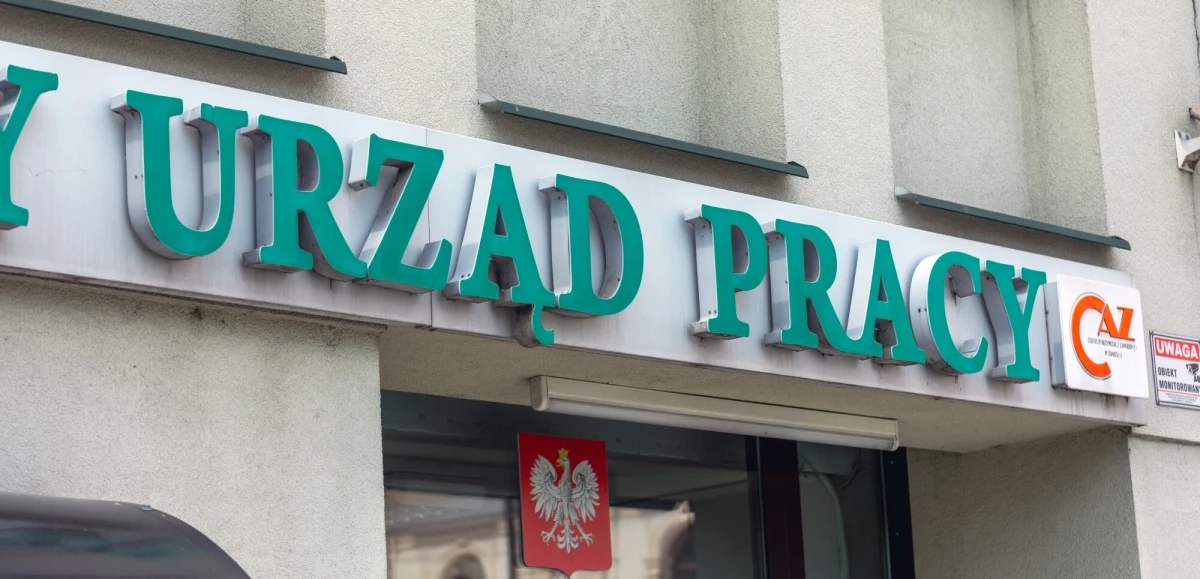 Stopa bezrobocia w sierpniu wyniosła 5,0 proc., tak jak miesiąc wcześniej - podał we wtorek Główny Urząd Statystyczny. Liczba bezrobotnych zarejestrowanych w urzędach pracy wyniosła 772,3 tys. Miesiąc wcześniej było ich 765,4 tys. W których branżach zatrudnia się obecnie najczęściej? 