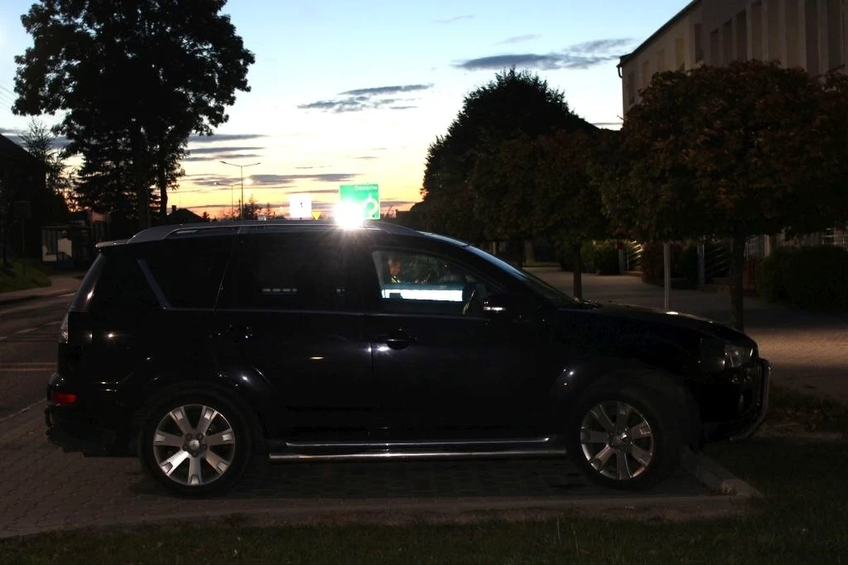 1,7 promila alkoholu miał w organizmie kierowca zatrzymany w małopolskim Osieku. W ujęciu mężczyzny pomógł wojewoda Krzysztof Jan Klęczar, który zaalarmował policjantów. "Po chwili obserwacji nie mieliśmy wątpliwości, że ten kierowca jest nietrzeźwy" - mówił w internetowym Radiu RMF24 wojewoda. 