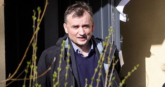 "Żaden biegły mnie nie badał, ani nawet ze mną nie rozmawiał" - napisał w mediach społecznościowych Zbigniew Ziobro. Były minister sprawiedliwości skomentował w ten sposób wystawioną przez biegłego opinię o jego stanie zdrowia. Do słów Ziobry odniósł się rzecznik Prokuratury Krajowej.