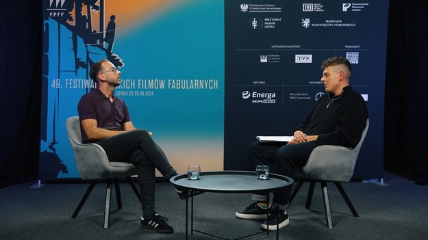 49. Festiwal Polskich Filmów Fabularnych w Gdyni okiem krytyków i dziennikarzy filmowych w programie „PrzeVODnik”. Jakub Jusiński i Bartosz Wróblewski wspólnie ze swoimi gośćmi omawiają najlepsze polskie filmy 2024 roku. W tym odcinku Marcin Radomski podzielił się opinią o filmie „Wrooklyn Zoo” Krzysztofa Skoniecznego.