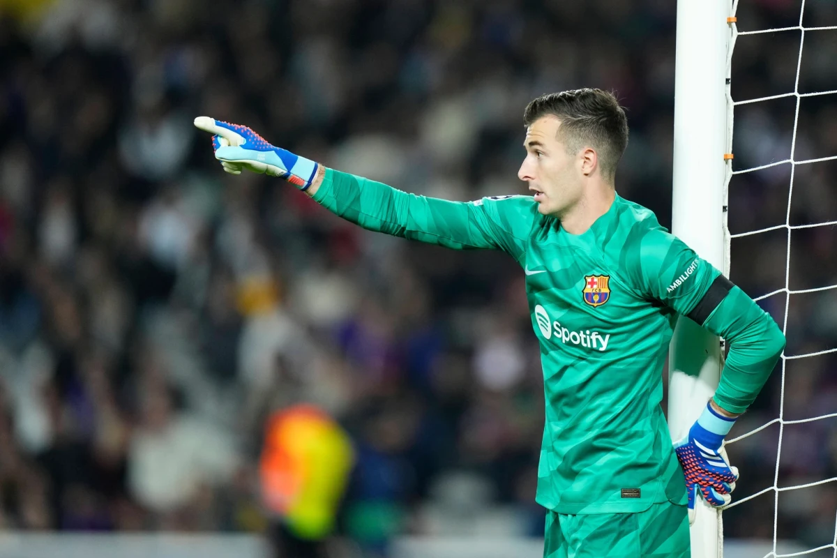 Inaki Pena stanie w bramce Barcelony w najbliższych meczach. Zajmie miejsce Niemca Marca-Andre ter Stegena, który doznał poważnej kontuzji. Niewykluczone, że Barca będzie chciała sięgnąć po bardziej doświadczonego bramkarza niż Pena. Na liście życzeń jest m.in. Wojciech Szczęsny, który... zakończył karierę.