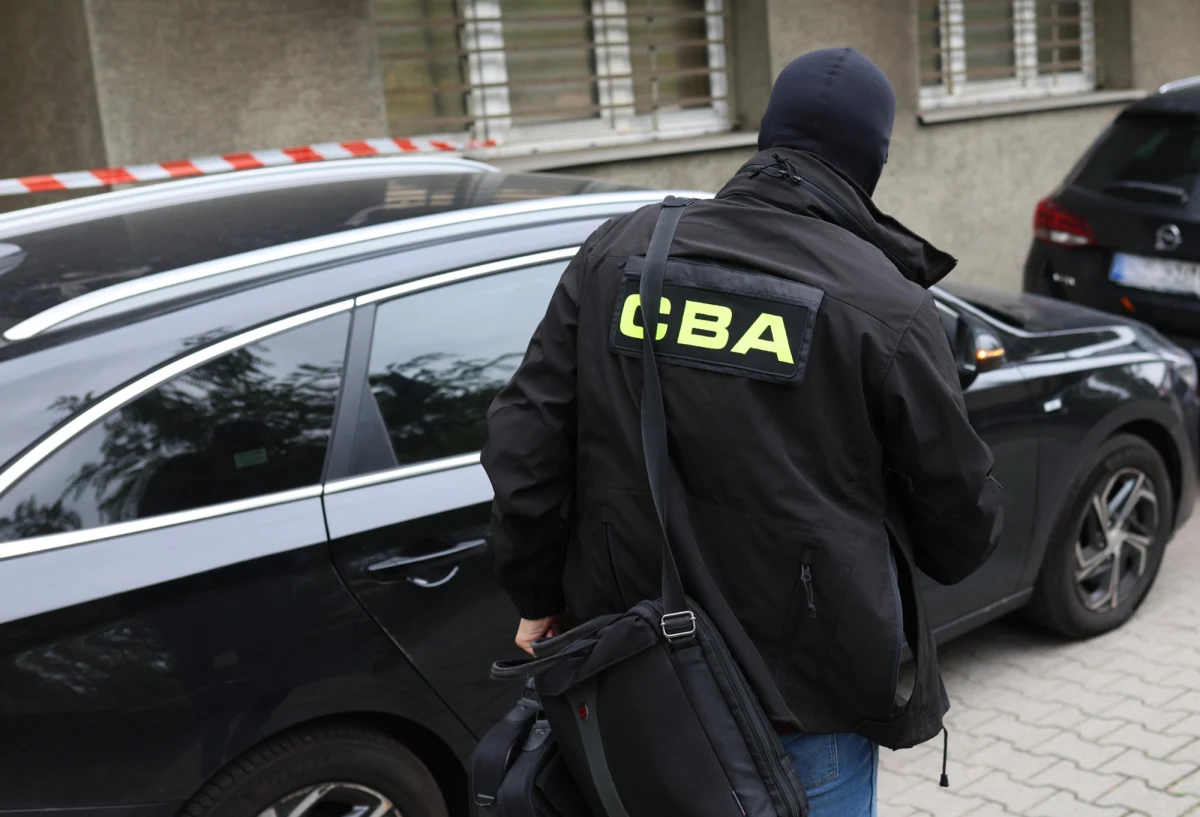 Dwie osoby zatrzymane przez CBA w śledztwie dotyczącym powoływania się na wpływy w Ministerstwie Kultury i Dziedzictwa Narodowego. Chodzi o prowadzone przez zachodniopomorski wydział Prokuratury Krajowej postępowanie, w którym zatrzymany został wcześniej Ryszard S. - brat wiceszefa tego resortu z czasów rządów PiS. 