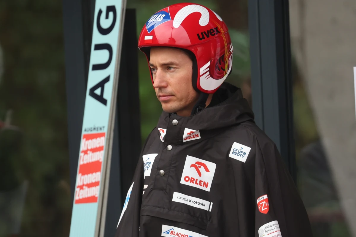Optymistyczne wieści w sprawie Kamila Stocha. Kontuzja kolana naszego mistrza nie okazała się bardzo groźna i ma wykluczyć go z treningów na kilka tygodni. Oznacza to, że doświadczony skoczek narciarski nie wystartuje w konkursach letniej Grand Prix w Hinzenbach (28-29 września) i Klingenthal (5-6 października).