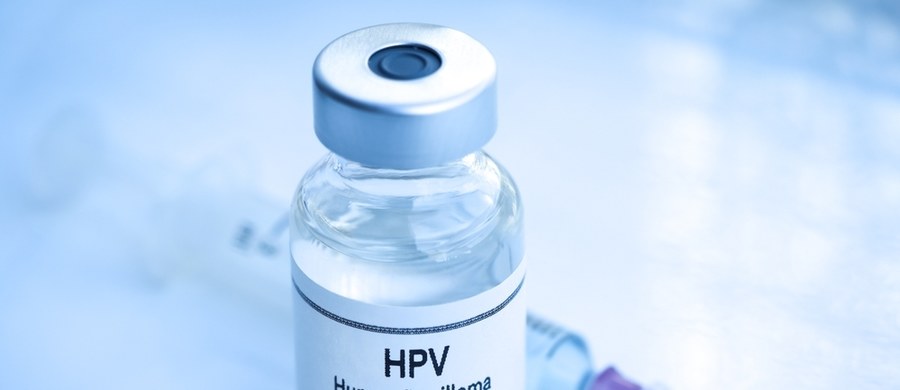 Wszystkie dzieci między 9. a 14. rokiem życia od początku września mają prawo do bezpłatnych szczepień przeciwko HPV, czyli przeciwko wirusowi brodawczaka ludzkiego. Właśnie o tych szczepieniach będziemy mówić w tym tygodniu w cyklu "Twoje Zdrowie w Faktach RMF FM". Już teraz prezentujemy odpowiedzi specjalistów na cztery najczęstsze wątpliwości, które dotyczą tych szczepień.