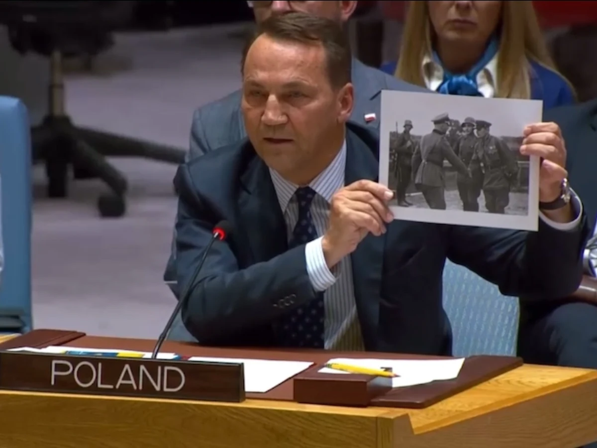 Przemówienie szefa polskiego MSZ w Radzie Bezpieczeństwa ONZ odbiło się szerokim echem. Radosław Sikorski podczas swojego wystąpienia wytknął rosyjskie kłamstwa i wypunktował rosyjskiego ambasadora. Przedstawiciel Rosji wypowiadał się chwilę wcześniej, po czym wyszedł.