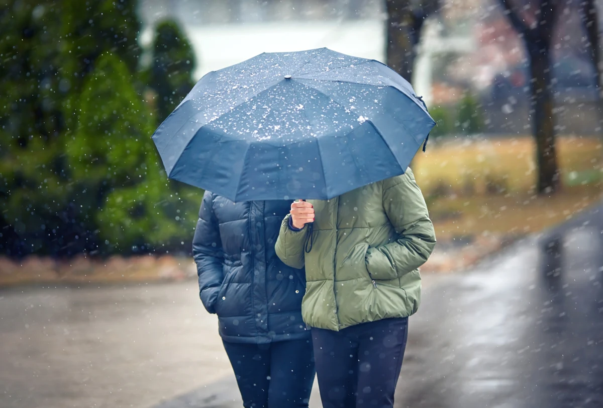 Na południu kraju pojawią się burze, którym będą towarzyszyć intensywne opady deszczu i silny wiatr, miejscami mogą wystąpić mgły i spadnie grad. W dwóch województwach stan wody może gwałtownie wzrosnąć - poinformował w środę rano Instytut Meteorologii i Gospodarki Wodnej. Ostrzeżenia meteorologiczne obowiązują w środę do godz. 21:00, natomiast hydrologiczne - do godz. 23:00.