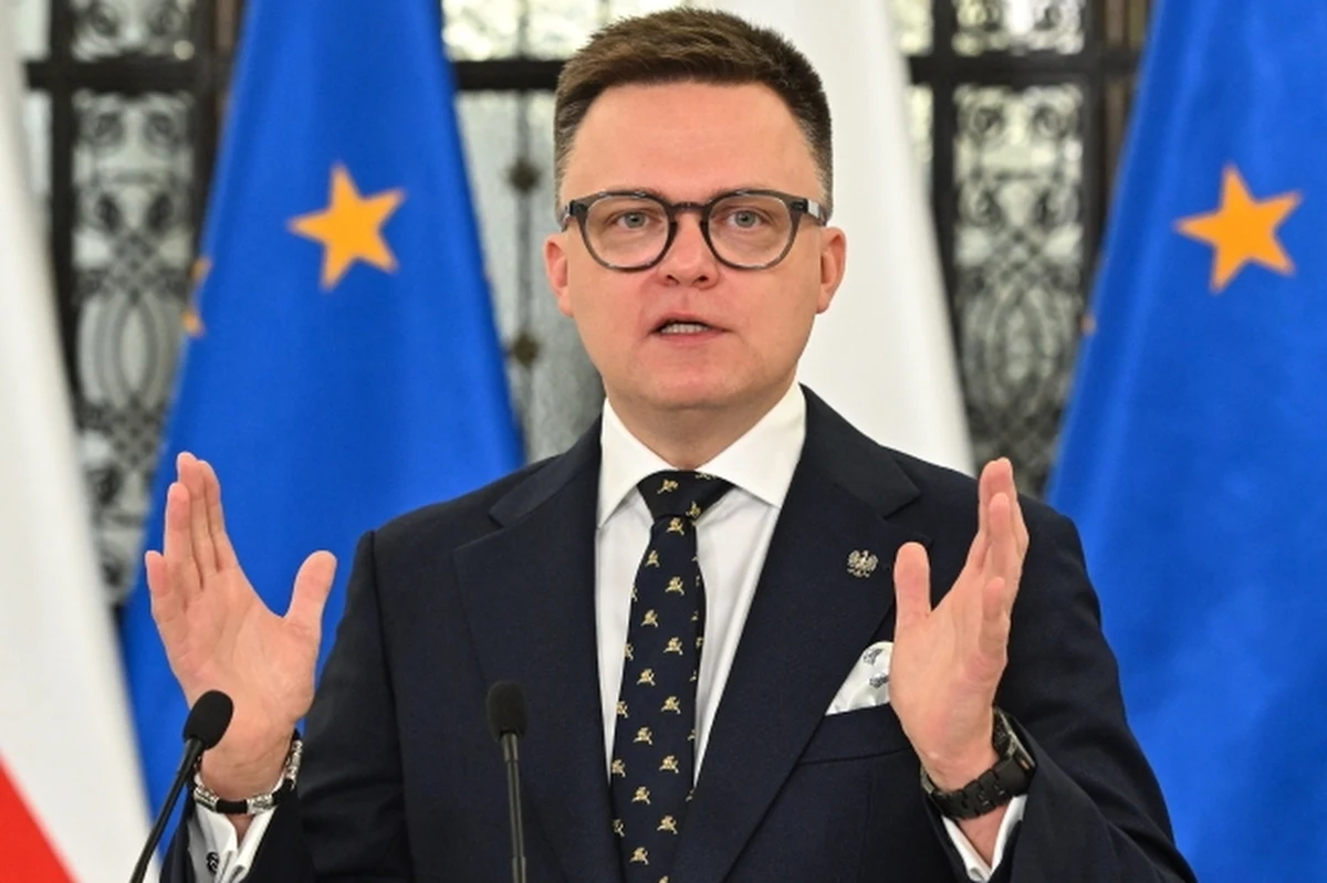 Marszałek Sejmu Szymon Hołownia poinformował, że w nocy z wtorku na środę do Izby wpłynął rządowy projekt specustawy powodziowej. Zapowiedział, że będzie procedowany w czwartek o godz. 13:00. Ma też powstać komisja nadzwyczajna ws. projektu specustawy powodziowej.