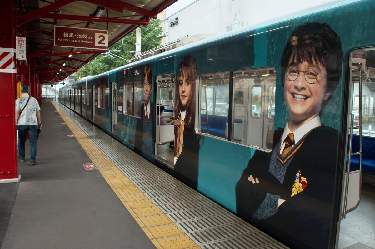 "Filmy o Harrym Potterze były fantastyczne – zostawcie je w spokoju!" – apeluje brytyjski aktor Jared Harris, nawiązując do planów ponownej ekranizacji słynnej powieści J.K. Rowling. Harris został zapytany o to, czy byłby zainteresowany zagraniem postaci Albusa Dumbledore’a. Ojciec aktora, a zarazem aktor – Richard Harris, grał tę postać w dwóch pierwszych częściach serii.