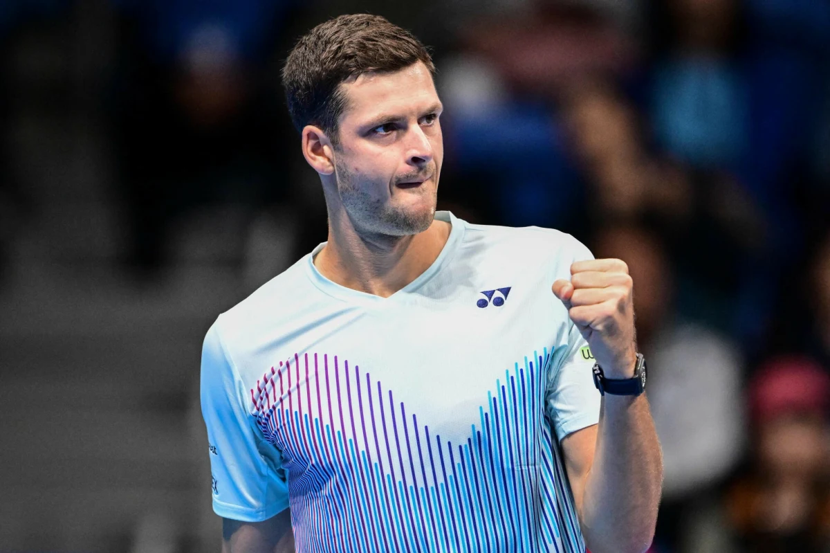 ​Rozstawiony z numerem drugim Hubert Hurkacz pokonał Amerykanina Marcosa Girona 6:4, 6:7 (5-7), 6:4 w 1. rundzie tenisowego turnieju ATP 500 na twardych kortach w Tokio. Był to pierwszy mecz Polaka od 29 sierpnia, kiedy odpadł z wielkoszlemowego US Open.