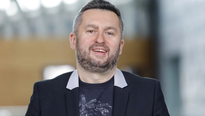 Norbi nie jest wybredny. Przyjmuje każdą ofertę, czy to wesele czy pogrzeb