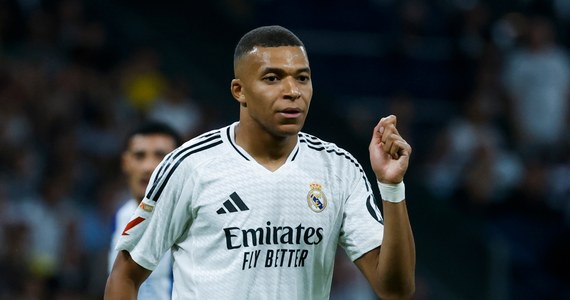 Kylian Mbappe doznał kontuzji mięśnia uda. Gwiazdor Realu Madryt może nie zagrać w niedzielnych derbach na stadionie Atletico - alarmują media w Hiszpanii.