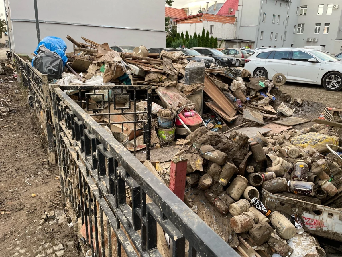 Komisja Europejska przyjęła polski wniosek o ponowne finansowanie zniszczonej przez powódź infrastruktury, zbudowanej z funduszy unijnych - poinformowała na platformie X minister funduszy i polityki regionalnej Katarzyna Pełczyńska-Nałęcz.