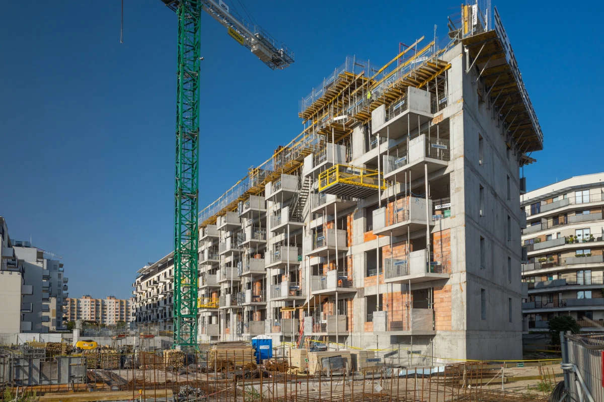 Środki z "kredytu na Start" zostały przesunięte dla powodzian, na budownictwo mieszkaniowe - poinformował wiceminister rozwoju Jacek Tomczak. Na przyszły rok w ramach rezerwy mamy zagwarantowane środki, więc jak tylko to będzie możliwe, możemy ten program uruchomić - zapewnił.