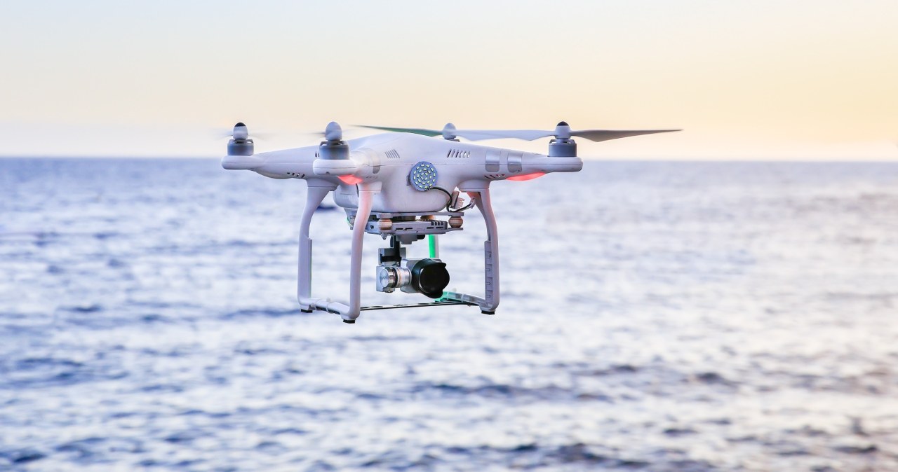 Operator drona uratował tonącą dziewczynę. Porwał ją prąd wsteczny