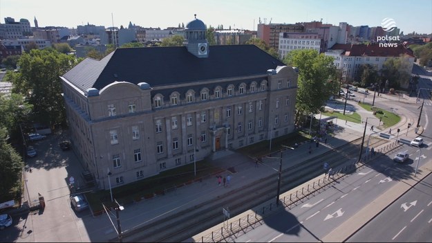 Zabrze tonie w długach. Miasto musi zaciskać pasa i szukać oszczędności. Nowa prezydent postanowiła odchodzić urzędnicze kadry. Z pracą pożegnało się 100 osób. Większość przeszła na emeryturę albo zrezygnowała z dotychczasowego stanowiska. To jednak nie koniec cięć.Materiał dla "Wydarzeń" przygotował Bartosz Mokrzycki.