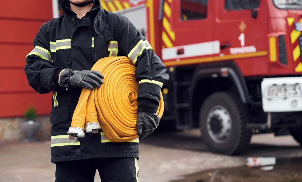 Dwoje dzieci zostało poszkodowanych w pożarze w Sosnowcu w woj. śląskim. Ogień wybuchł w budynku gospodarczym.