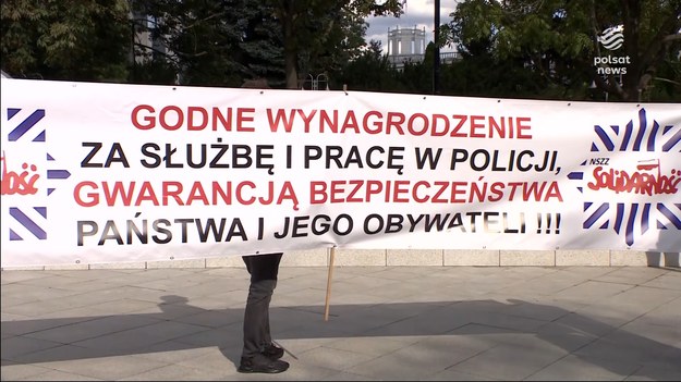 W całym kraju brakuje blisko 15 tysięcy policjantów, w samej stolicy blisko 2,5 tysiąca. Protestujący przed Sejmem policyjni związkowcy mówili nie tylko podwyżkach, ale i programach socjalnych, które mogłyby przyciągnąć do służby młodych ludzi.Materiał dla "Wydarzeń" przygotował Paweł Gadomski.