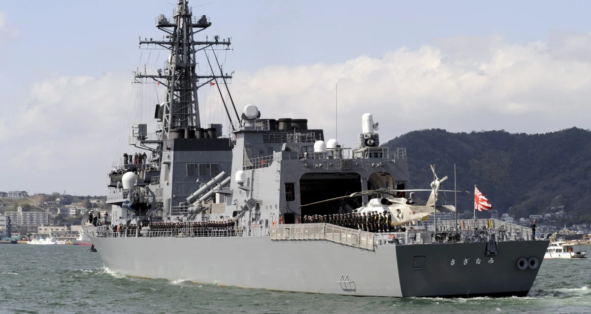 Niszczyciel Japońskich Morskich Sił Samoobrony przepłynął po raz pierwszy przez Cieśninę Tajwańską. Lokalne media zwracają uwagę, że rejs ten ma na celu podkreślenie prawa do swobody żeglugi. Manewr ten może się spotkać z gniewną reakcją Chin, które uznają cieśninę za swoje morskie wody wewnętrzne.