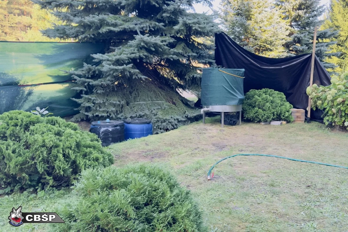 Blisko 120 litrów płynnej metamfetaminy o czarnorynkowej wartość ponad 7 milionów złotych przejęli policjanci, którzy na Podlasiu zlikwidowali laboratorium narkotykowe. Zatrzymali czterech obywateli Meksyku.