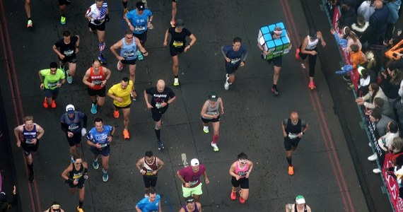 Tegoroczny maraton w Londynie można zaliczyć do wyjątkowo udanych. Nie dość, że ukończyła go rekordowa liczba biegaczy, to jeszcze zebrano największą do tej pory ilość pieniędzy na cele charytatywne. Organizatorzy poinformowali, że zgromadzono 73,5 mln funtów.