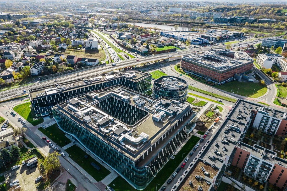 Krakowskie Zabłocie znalazło się wśród "najfajniejszych" dzielnic na świecie - wynika z rankingu portalu Time Out. Ten niegdyś całkowicie industrialny obszar, dziś jest siedzibą placówek kulturalnych, a także wielu lokali gastronomicznych. Zajął w zestawieniu 11. miejsce. Na szczycie znalazła się tętniąca życiem dzielnica Notre-Dame du Mont w Marsylii.